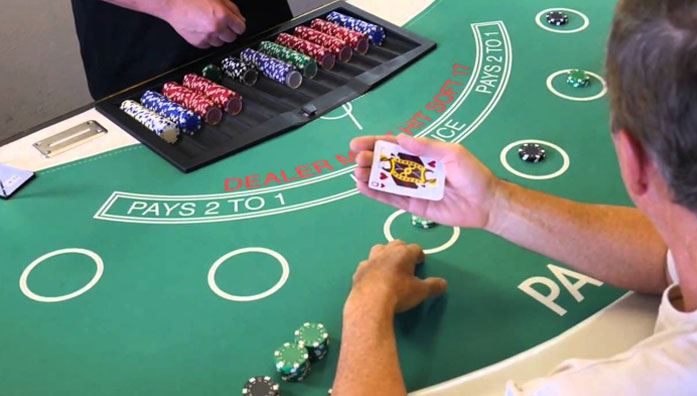 Poker Showdown/Mucking: The Ultimate Guide
